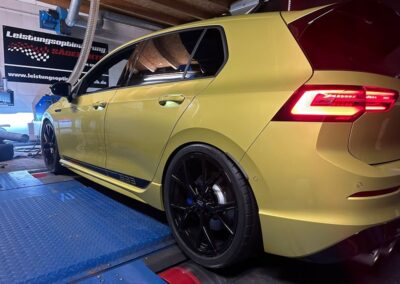 VW Golf 8R